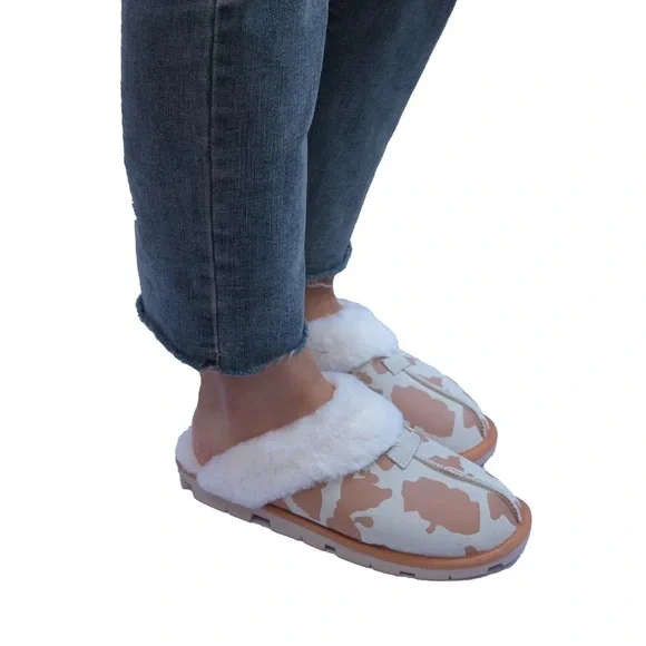 NWT Joyspun Women's Suede Clog Slippers - Picture 4 of 7